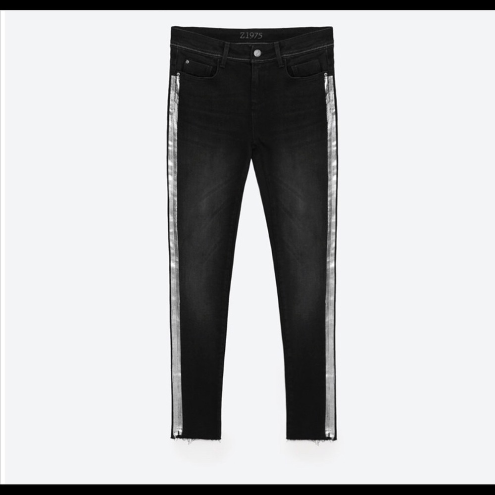 Zara black jeans, fits a size 2!